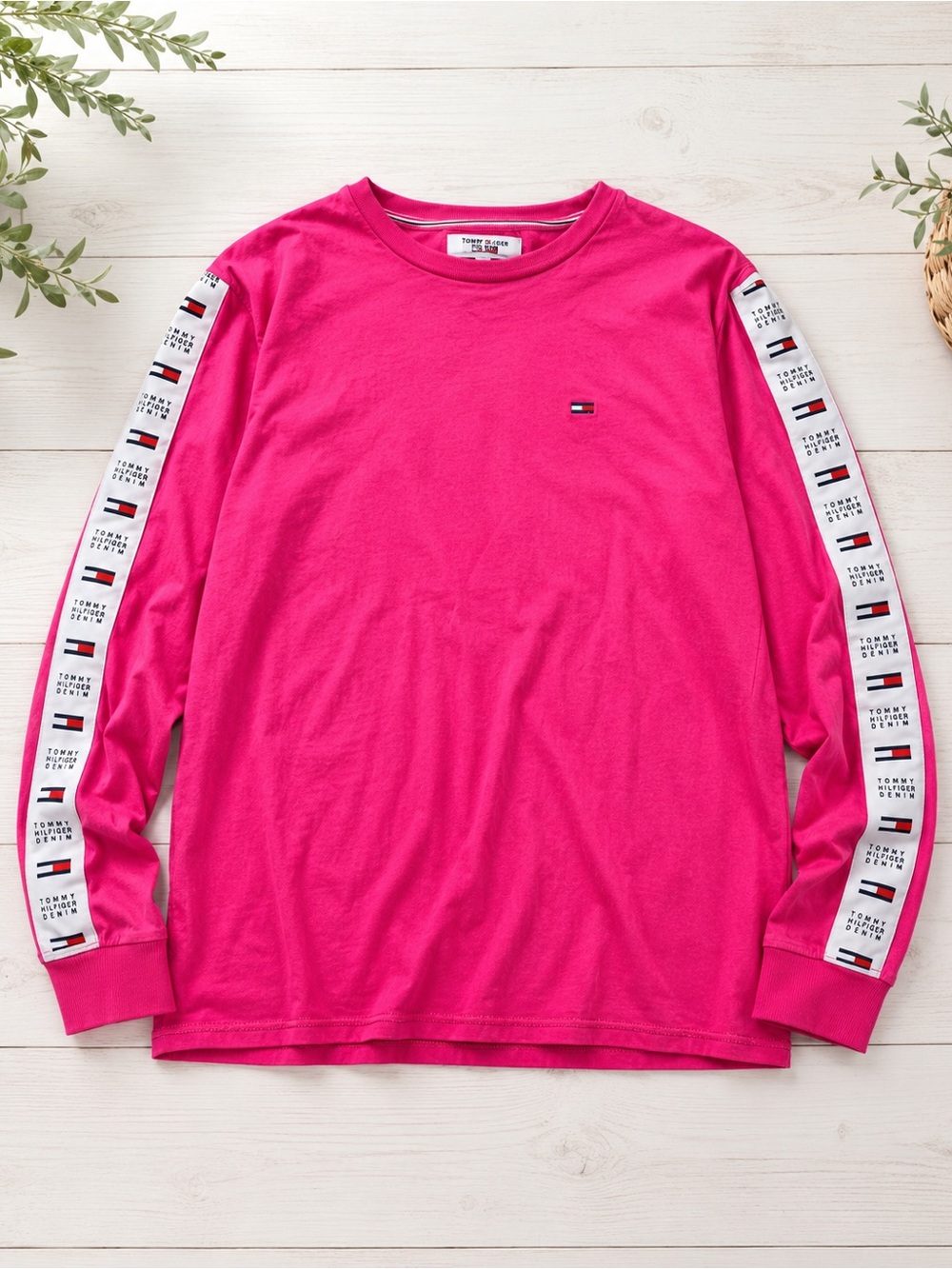 Tommy Hilfiger Hot Pink Long-Sleeve Crewneck 672